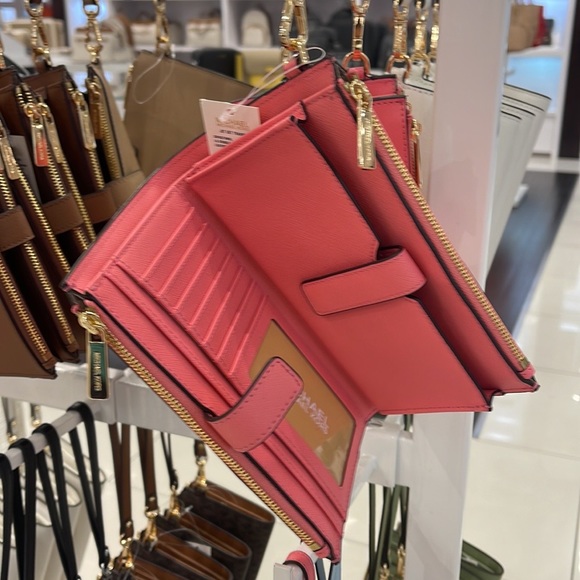 MICHAEL KORS LARGE DOUBLE ZIP WRISTLET WALLET PHONE CASE CLUTCH
Tea Rose NWT - Picture 5 of 16